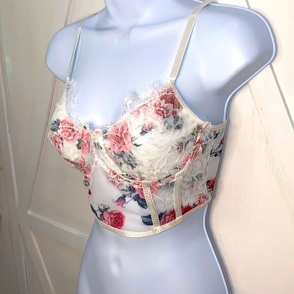 Eyelash Lace Flower Open Back Sheer Adjustable Strap Crop Cami - Picture 4 of 10